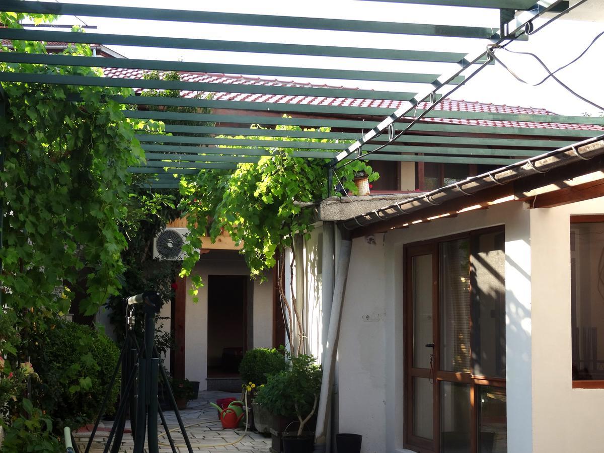 Family Hotel Rose Pavel Banya Εξωτερικό φωτογραφία